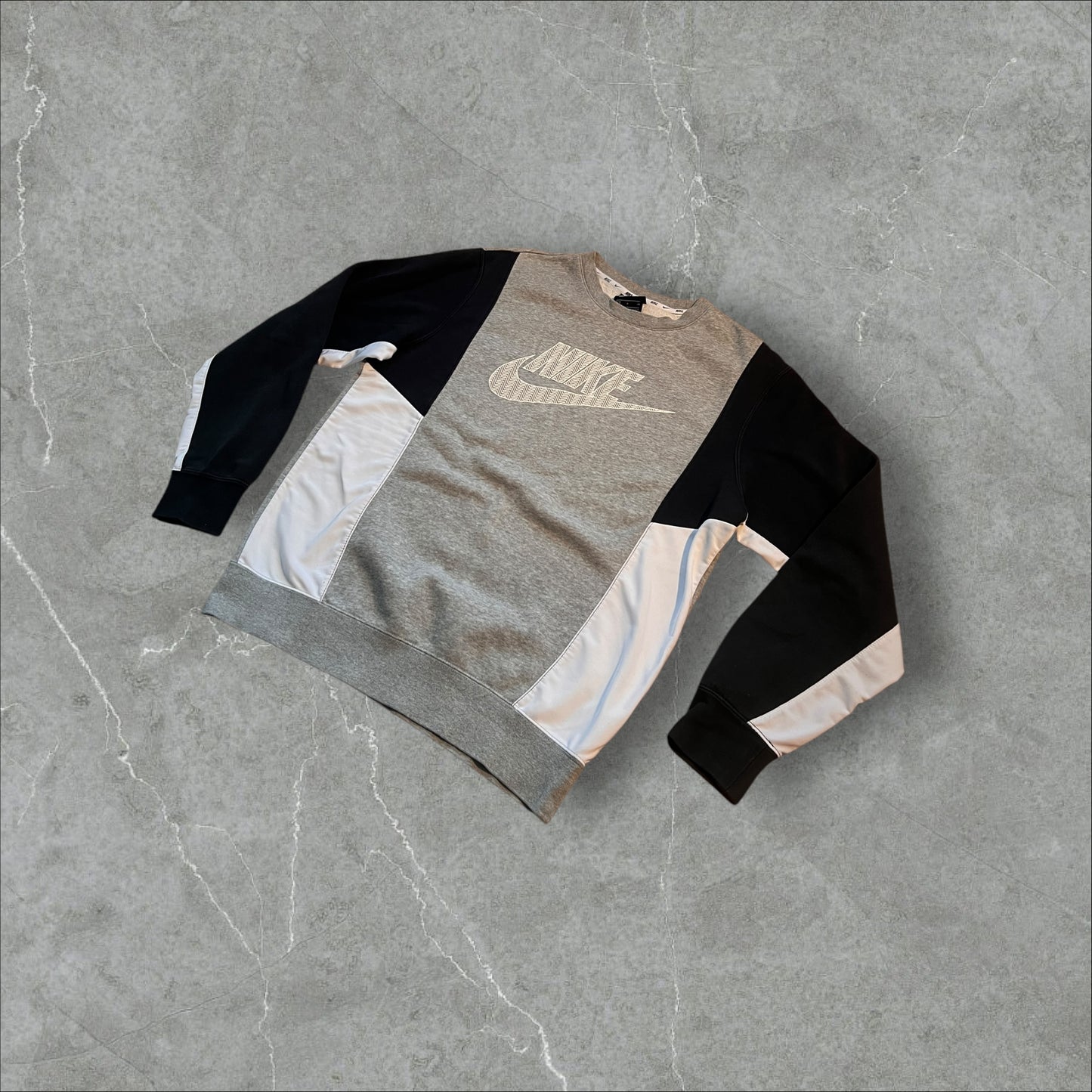 Vintage Nike Sweater Grau/Schwarz/Weiß – Größe S