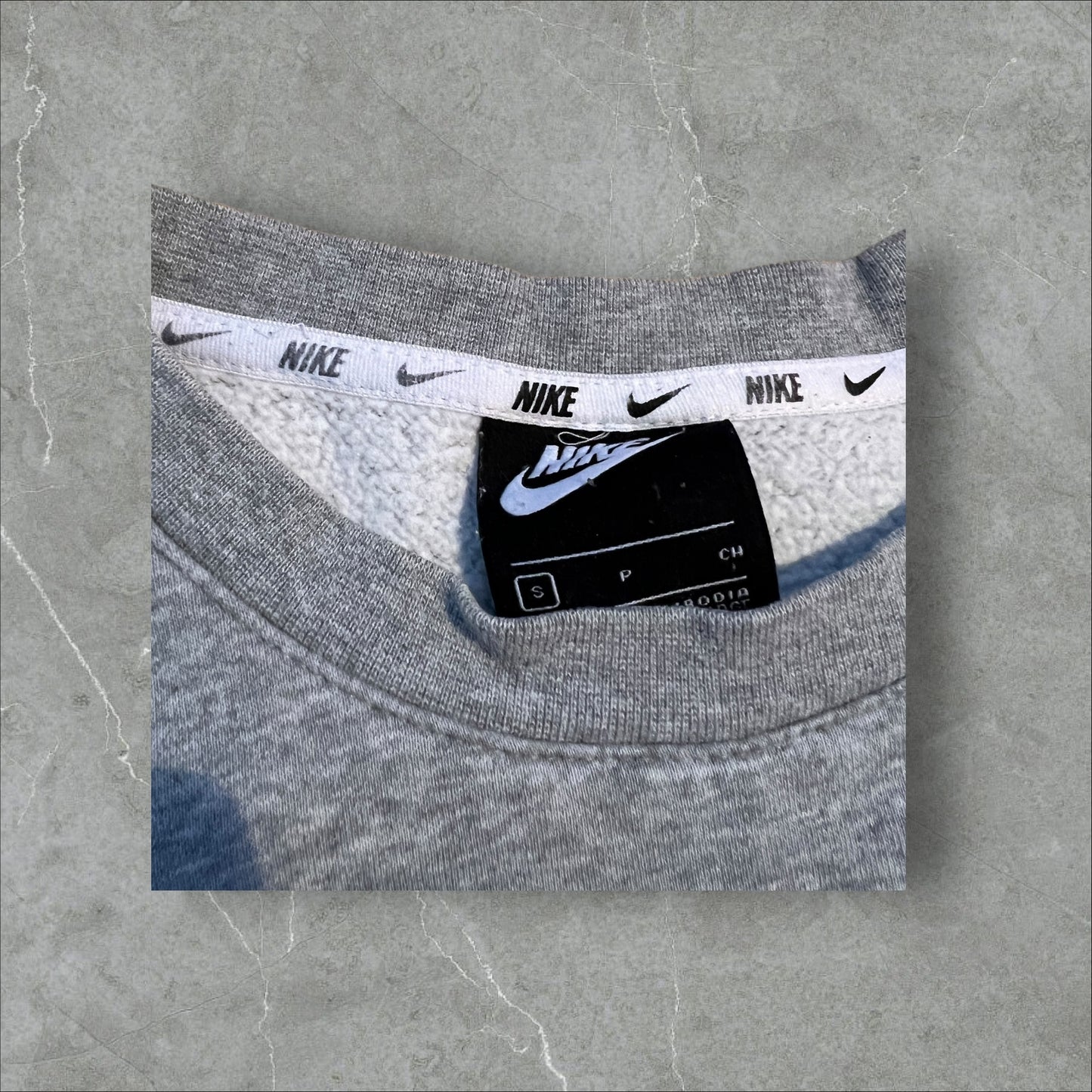 Vintage Nike Sweater Grau/Schwarz/Weiß – Größe S