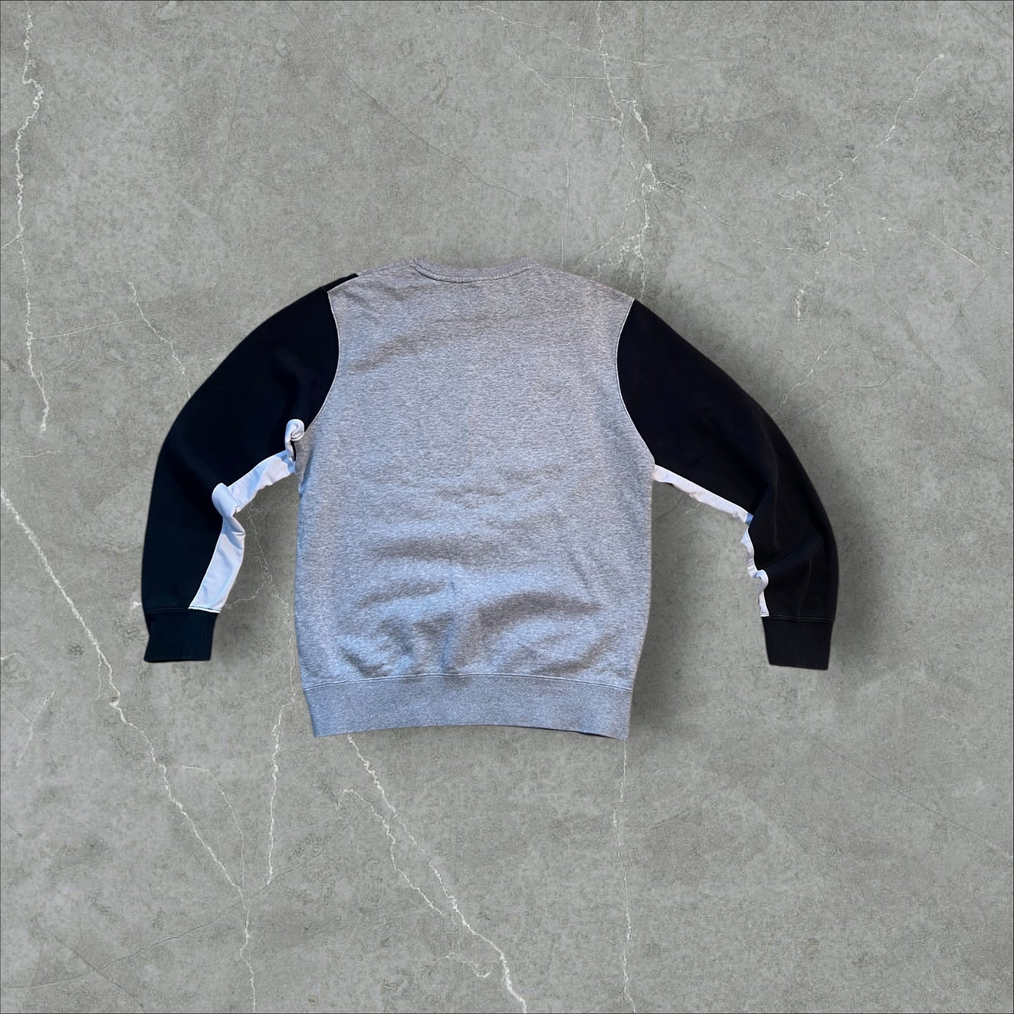 Vintage Nike Sweater Grau/Schwarz/Weiß – Größe S