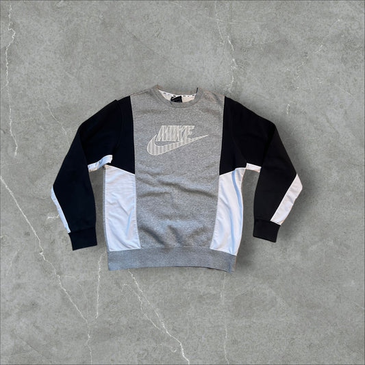 Vintage Nike Sweater Grau/Schwarz/Weiß – Größe S