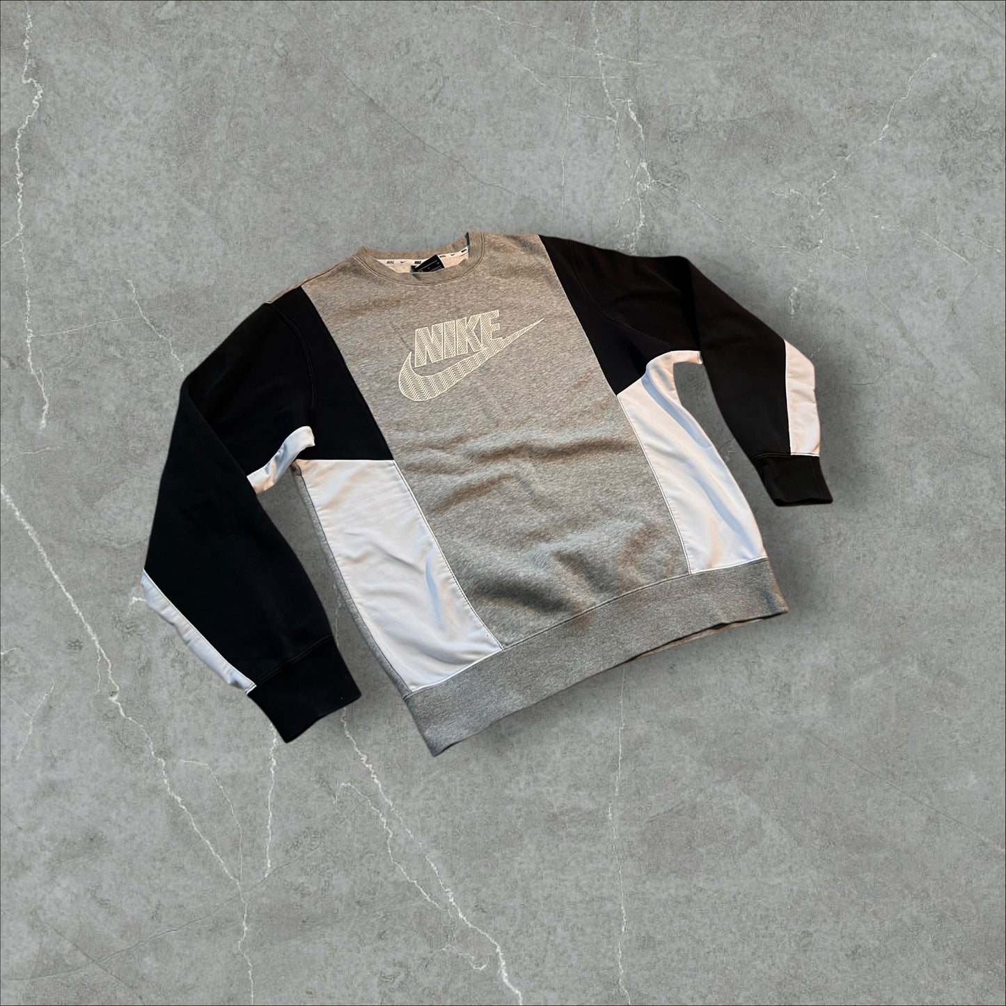 Vintage Nike Sweater Grau/Schwarz/Weiß – Größe S