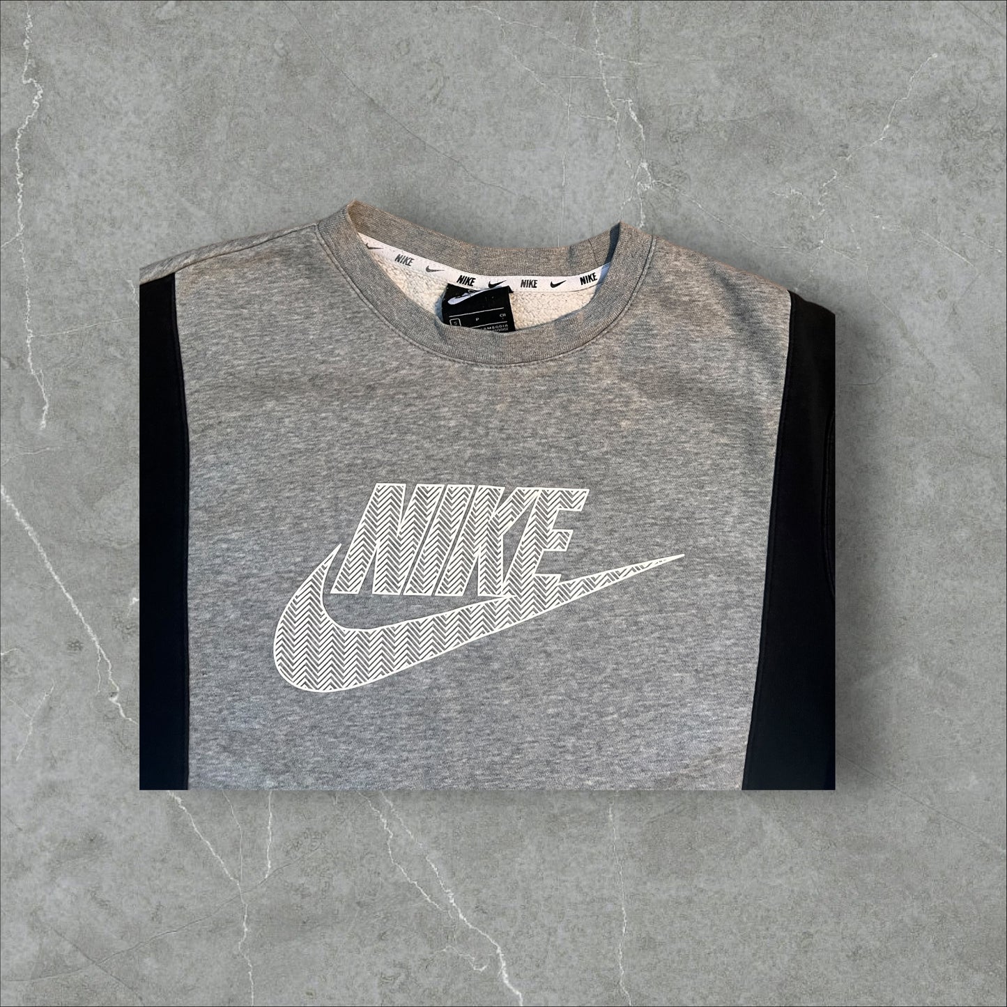 Vintage Nike Sweater Grau/Schwarz/Weiß – Größe S